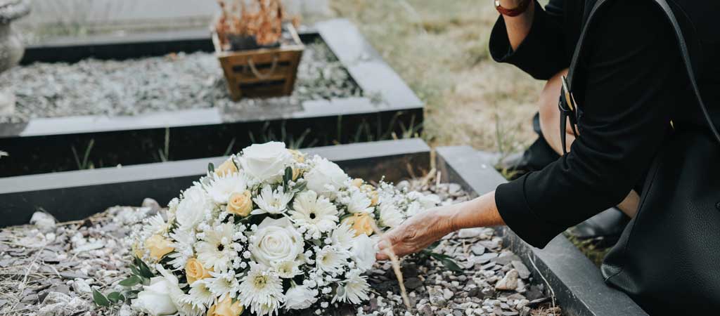 Obsèques d'une personne sans famille : les réponses à vos questions