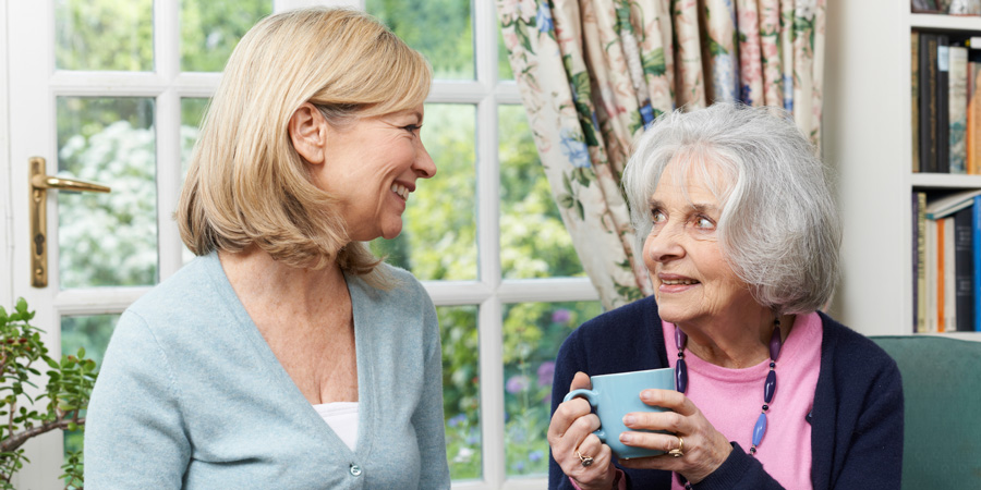Aide aux voisins : Voisin-age met en relation les habitants d'un même quartier avec des personnes âgées