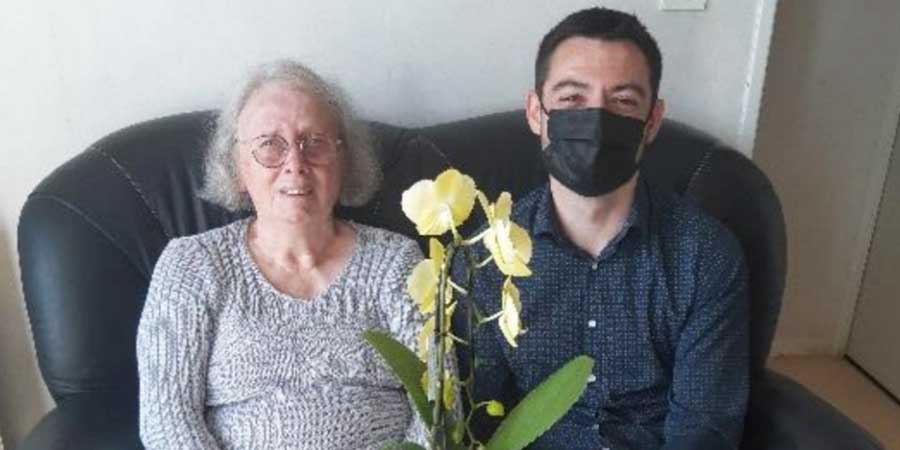Sébastien, bénévole à Nantes pour aider les personnes âgées isolées