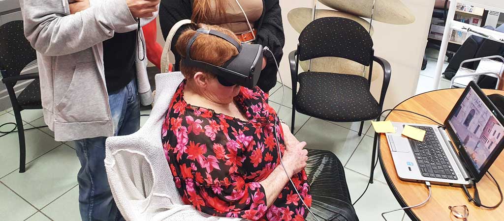 Casques réalité virtuelle : les personnes âgées adorent !