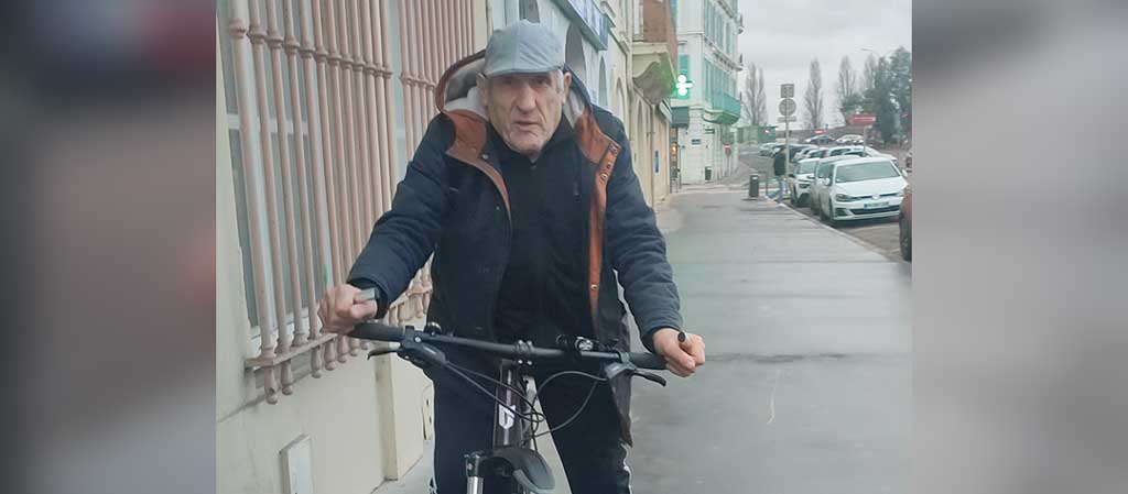 Grâce à une cagnotte, Bernard reçoit un vélo tout neuf 