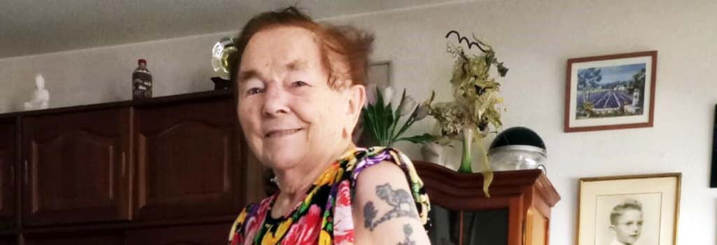 Micheline, 90 ans, tatouée
