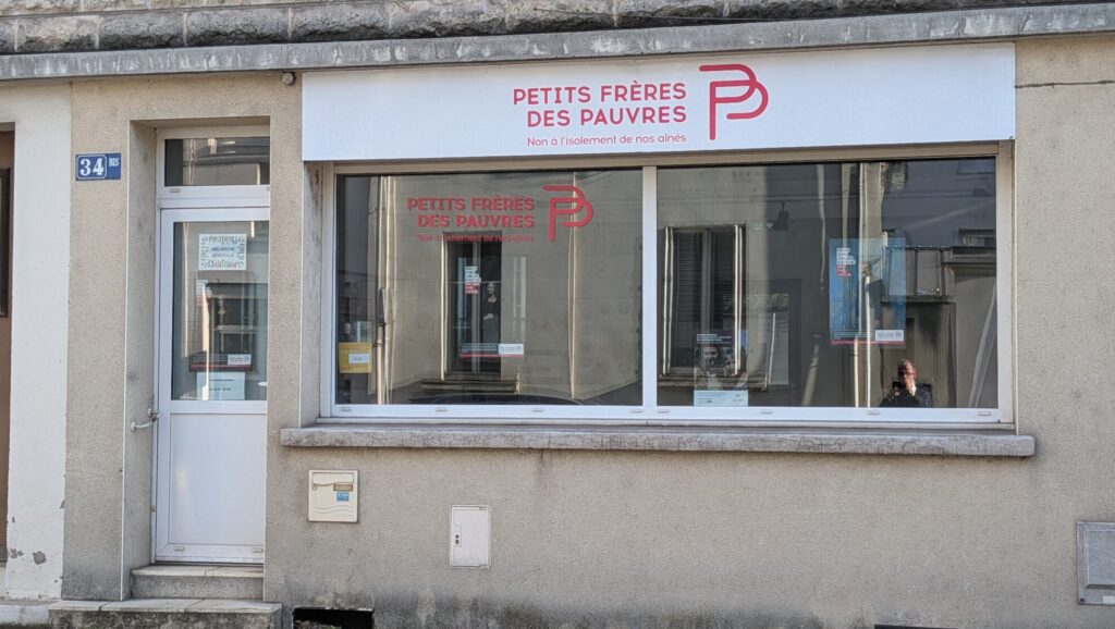 Tours Petits Frères des pauvres équipe bénévoles 1