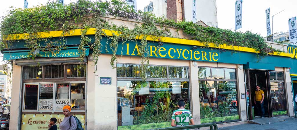 À la REcyclerie, le 1er festival des Petits Frères des Pauvres. © Adrien Roux