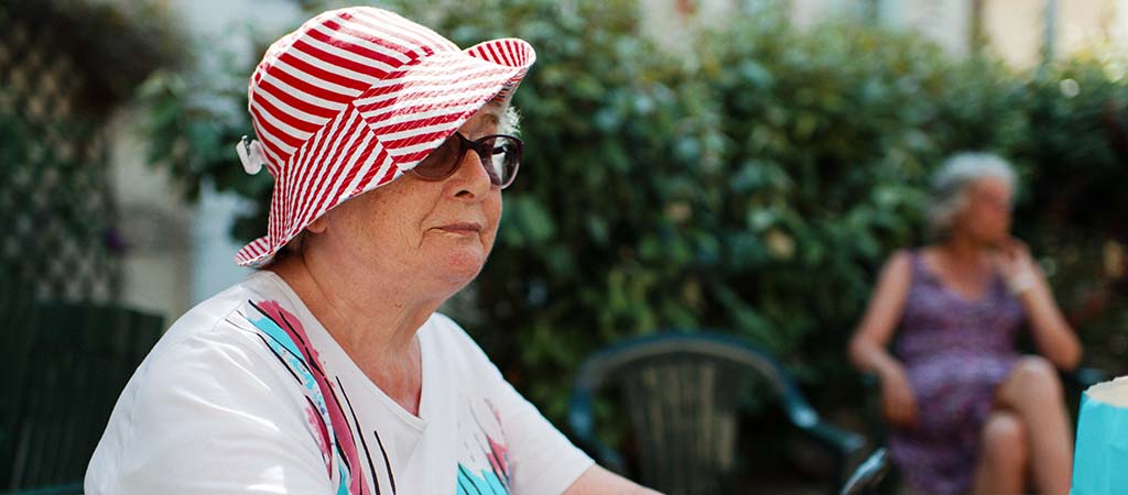 Boire tiède, mettre ses draps au frais... des astuces de grand-mère qui marchent ! © Amaury Cibot