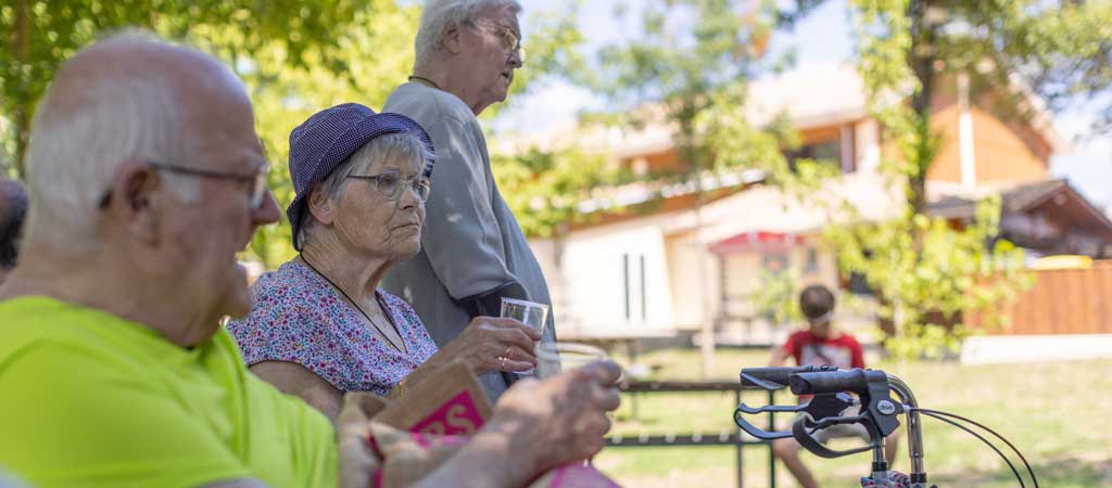 En cas de canicule, pensez aux personnes âgées isolées dans votre entourage. © Aurélien Marquot / Petits Frères des Pauvres