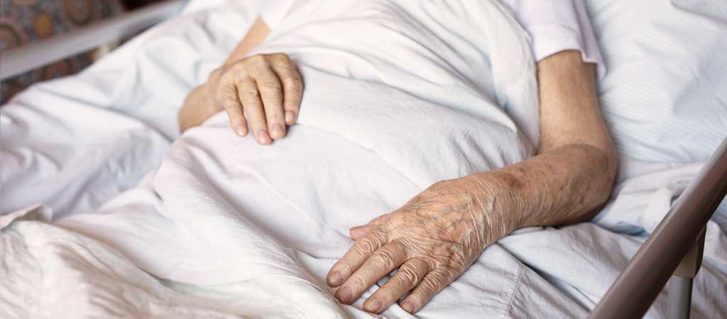 En tout, une dizaine de cas médiatisés de morts solitaires ont été recensés par les Petits Frères des Pauvres en 2022. © Yermakova Iryna / Shutterstock.com