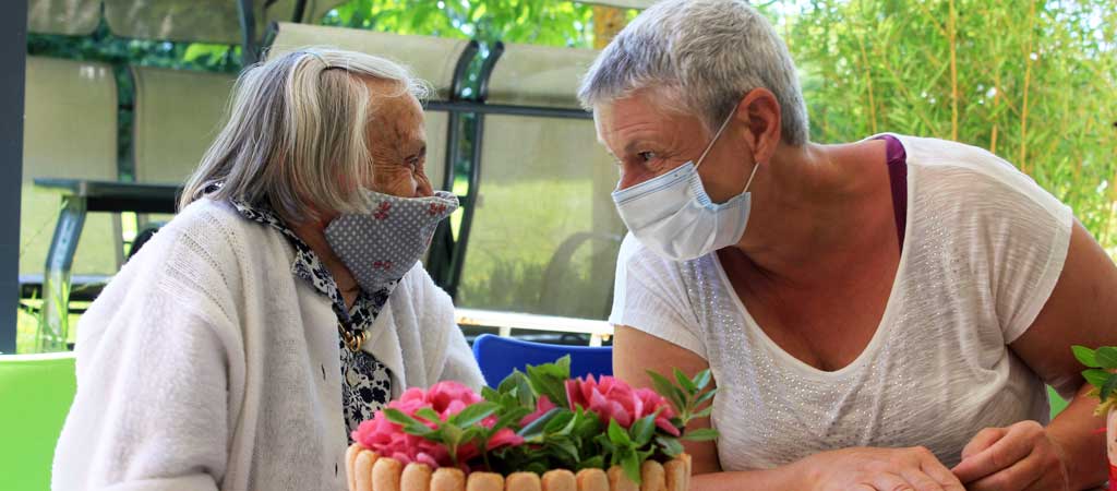 Visites sur les lieux de vie, activités collectives et vacances reprennent peu à peu pour le plus grand plaisir des personnes accompagnées et bénévoles. © Petits Frères des Pauvres