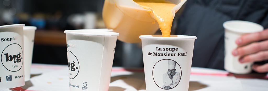 La soupe des équipes Paul Bocuse a contribué aux actions des Petits Frères des Pauvres contre l'isolement des personnes âgées. © Petits Frères des Pauvres de Lyon