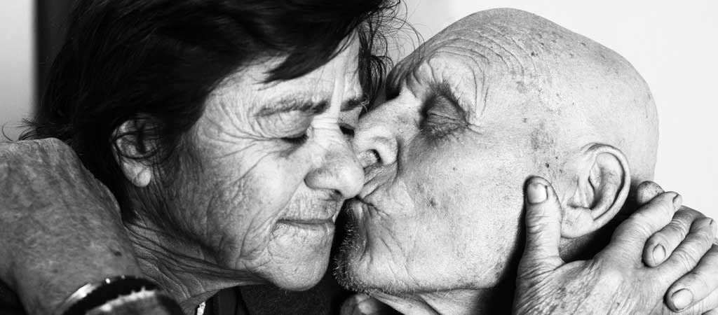 Une exposition des photos d'Arianne Clément sur la vie intime et amoureuse des aînés aura lieu du 27 mars au 4 avril à Rennes. © Arianne Clément