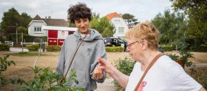 Dans notre nouveau rapport sur les liens entre générations, notre Association s'attarde sur les relations entre jeunes et vieux. © Raphaëlle Trecco