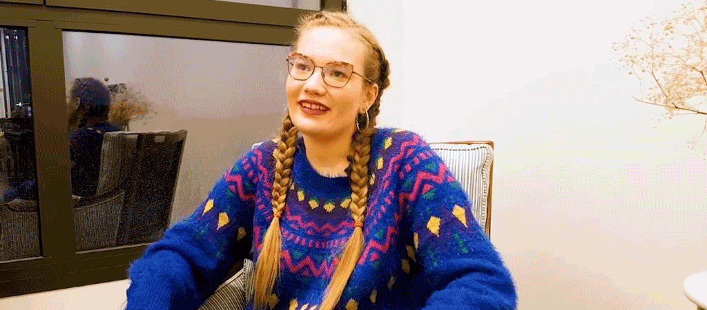Romane, en service civique pendant un an à Chicago s'est épanouie dans sa mission contre l'isolement des personnes âgées. © Petits Frères des Pauvres