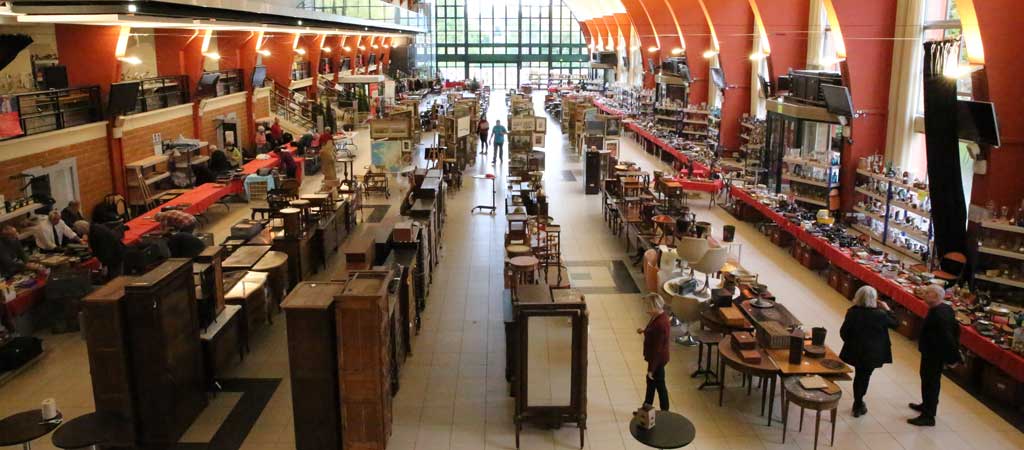 Une vente solidaire des Petits Frères des Pauvres à Lille. © Patrick Menant