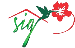 Logo « sig » composé d'une typographie manuscrite verte, surmontée du contour stylisé d'un toit de maison rouge et accompagné d'une fleur d'hibiscus rouge.