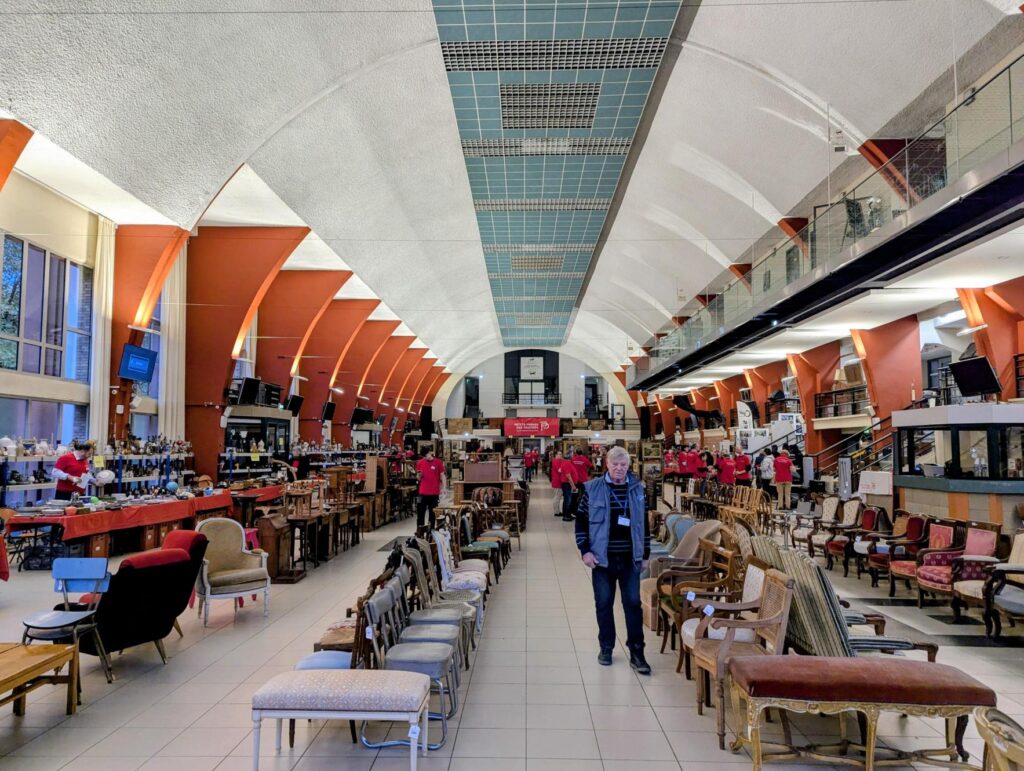 Vente solidaire Lille 2025 petits frères des pauvres hippodrome Marcq-en-Barœul