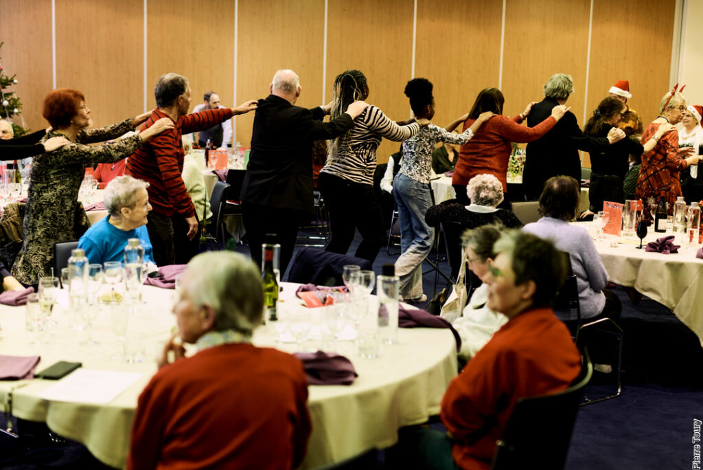 Repas de Noël organisé par l'équipe de Tours. Petits Frères des Pauvres