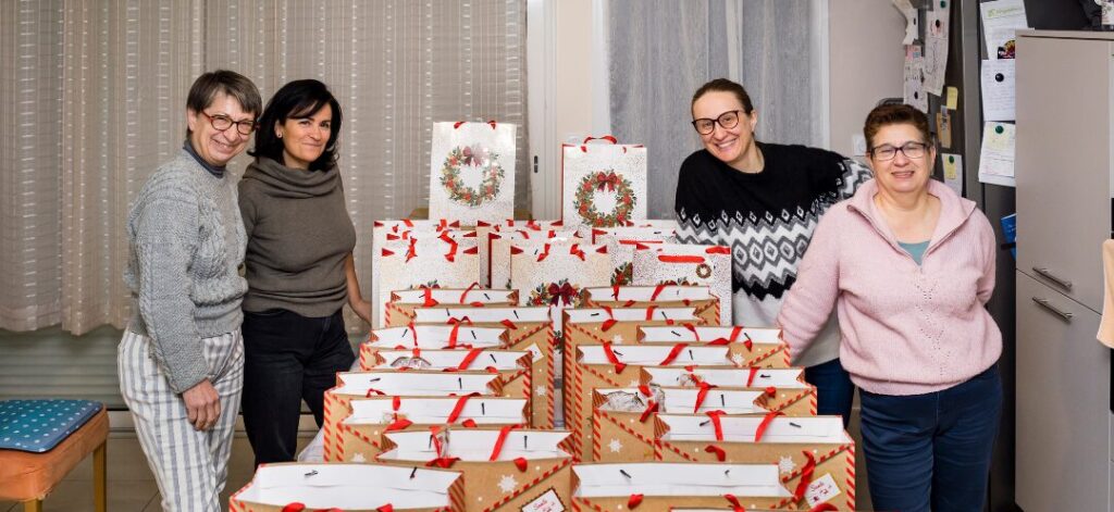 Couverture préparation colis de noel 2025 petits Frères des pauvres montpellier