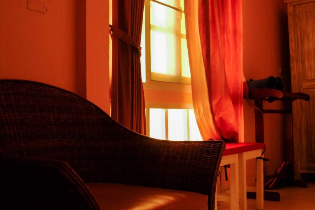 Mort solitaire petits frères des pauvres récit cas France 2025