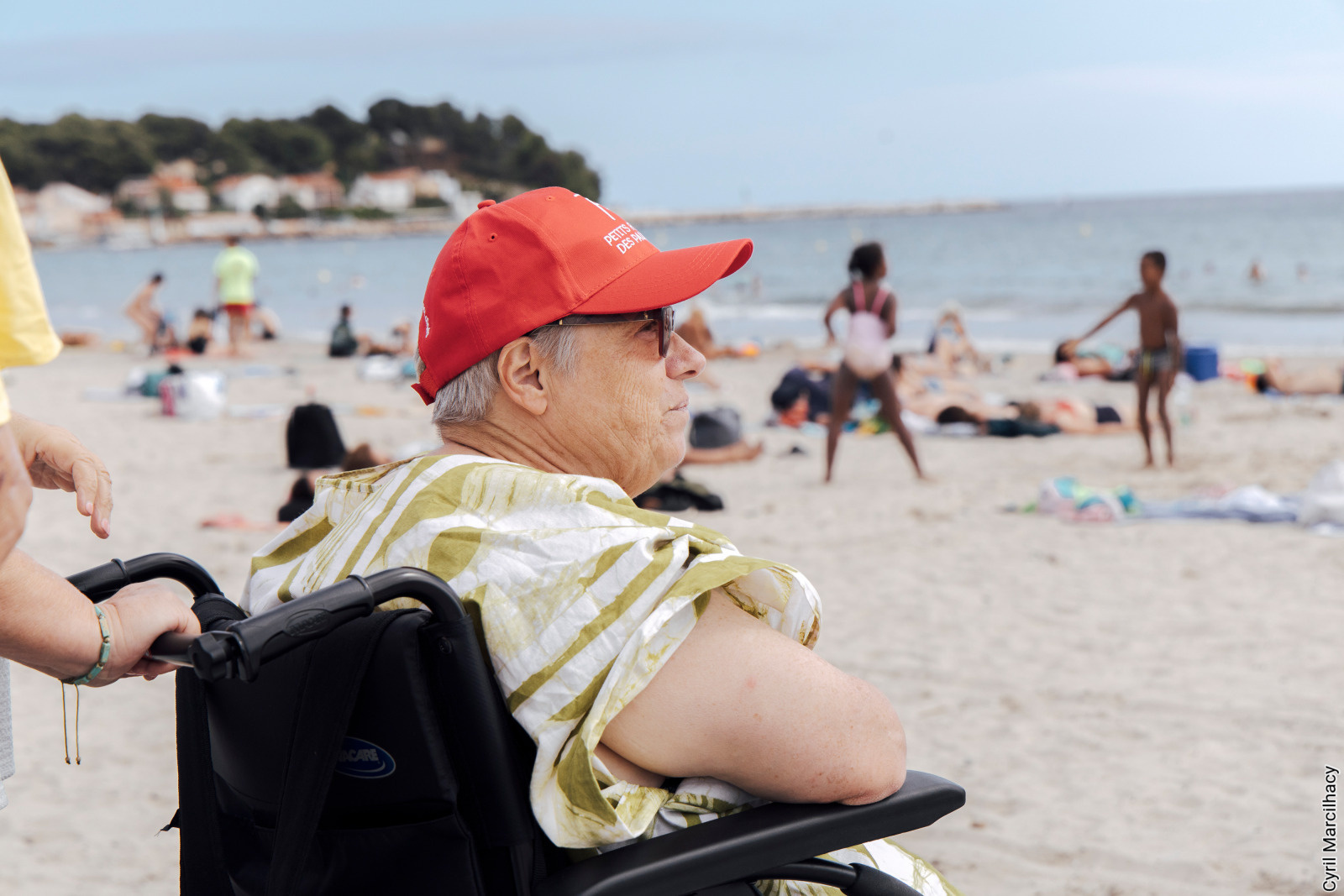 Personnes âgées en séjour de vacances à la villa des Fleurs, maison de vacances des Petits Frères des Pauvres à La Seyne-sur-Mer (Var)