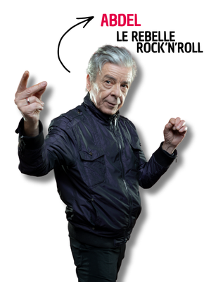 Portrait d'un homme âgé en veste noire, dans une pose dynamique façon rock, poings et doigts levés, avec le texte « Abdel, le rebelle rock'n'roll ».