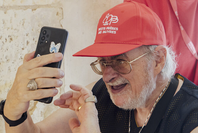 80 ans des Petits Frères des Pauvres : une année de fêtes, partout en France