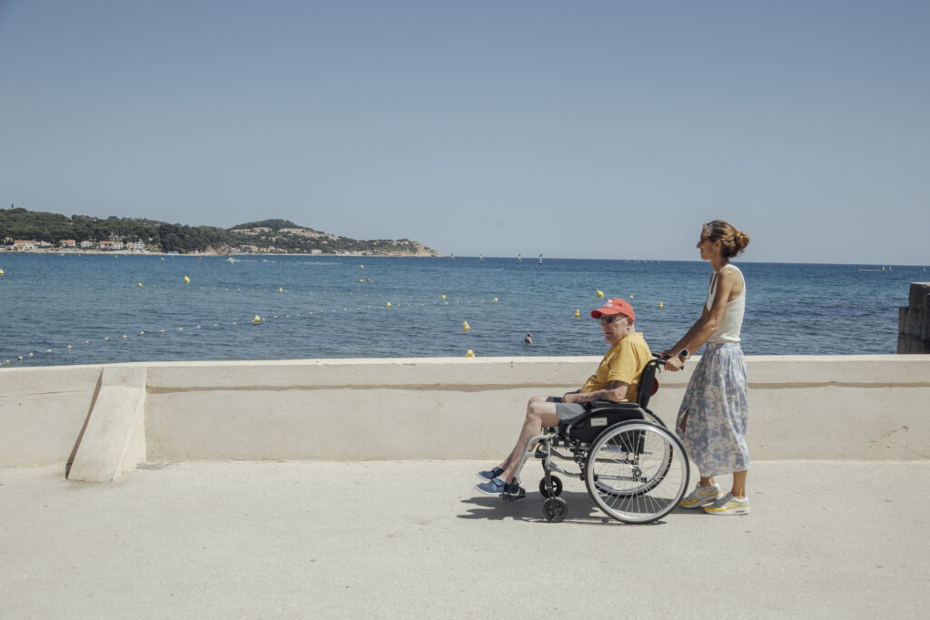 Comment les Petits Frères des Pauvres agissent face aux problèmes de mobilité des personnes âgées